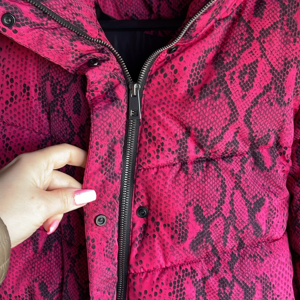 Betsey Johnson Womens Quilted Puffer Jacket Pink Snake - Picture 12 of 16